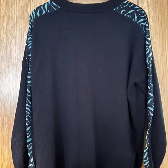 Navy Mint Velvet v neck jumper with detailed sleeves - Picture 3 of 6